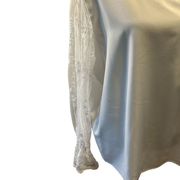 Lot of (2) White blouses, size 2XL and 3XL, preowned in excellent condition. - Picture 3 of 11